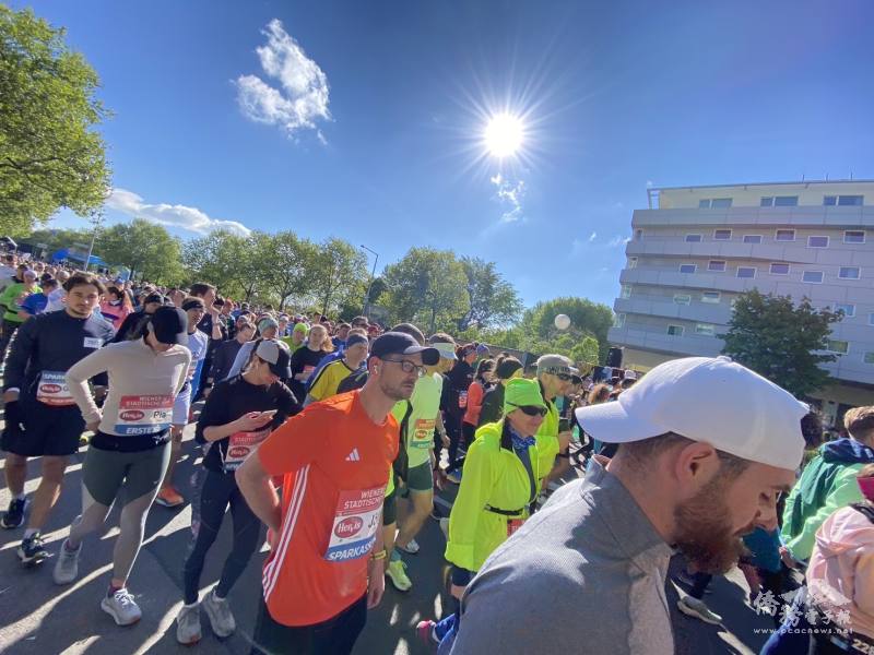 來自全球各地的跑者再次匯聚於奧地利的首都維也納，參加第41屆維也納城市馬拉松賽（Vienna City Marathon, VCM）
