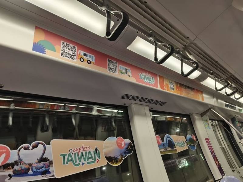 交通部觀光署駐新加坡辦事處近日接連在新加坡捷運、巴士、計程車及廣播電台推出台灣形象廣告，鼓勵新加坡觀光客探索台灣。（交通部觀光署駐新加坡辦事處提供）