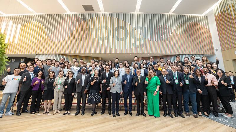 總統出席「智造AI與硬體未來-Google新辦公大樓開幕典禮」