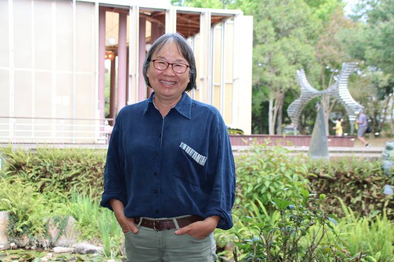 新故鄉文教基金會執行長顏新珠（圖）與基金會董事長廖嘉展於921大地震後，以「社會創新」思維改變南投縣埔里鎮桃米里，如今說到桃米社區，就讓人想到青蛙、蝴蝶、蜻蜓、紙教堂與生態旅遊。