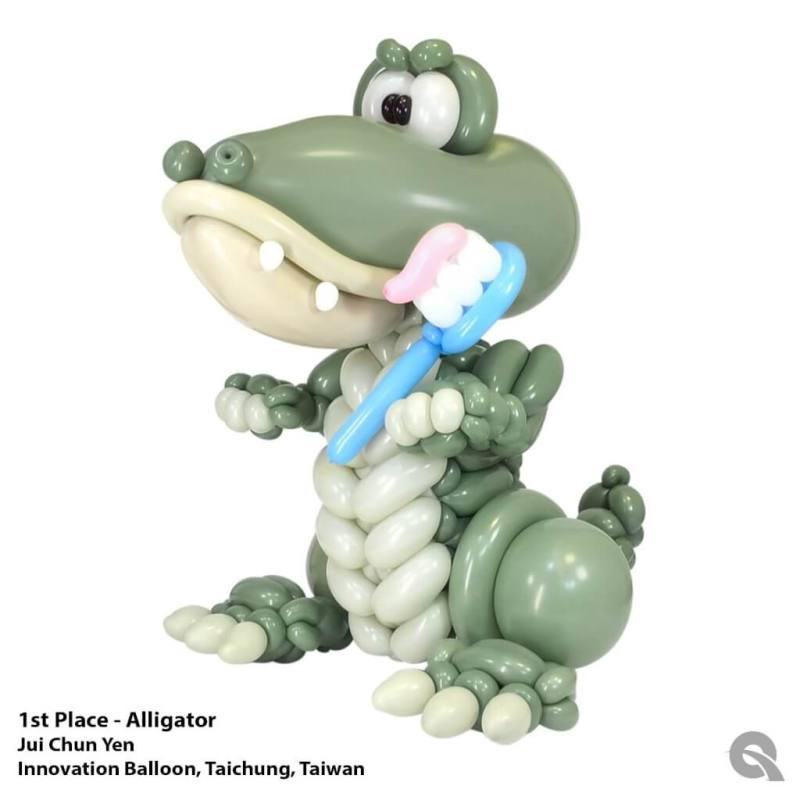 台中的高二生顏睿軍在美國氣球公司Qualatex Color Quest指定色氣球創作比賽「仙人掌綠」組得到冠軍。（圖取自facebook.com/QualatexMrQ）