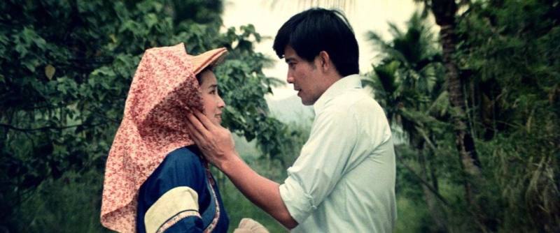 已故「台灣電影教父」李行執導的「原鄉人」，由演員秦漢（右）、林鳳嬌（左）主演，國家電影及視聽文化中心修復後在義大利遠東國際影展首映。（國家電影及視聽文化中心提供）