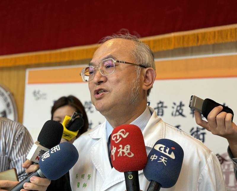 台灣醫療體系健康照護指數世界再度排名第1。台大醫院院長吳明賢（圖）2日表示，現在對整個醫療環境有很大期許，即將上任的總統當選人賴清德以健康台灣為施政主軸，而健康台灣中，最重要的事就是醫療體系，世界第1不容諱言是血汗醫護努力的成果。