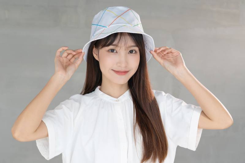 兼具實用性與設計感的遮陽漁夫帽 (圖片來源：中華文化總會臉書)