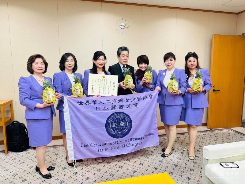 臺灣鳳梨經由東大阪市役所轉贈高齡設施