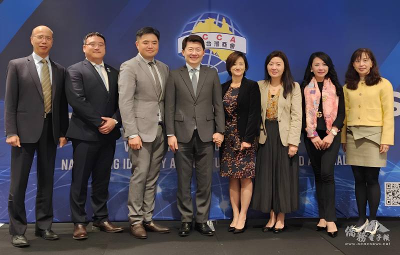 澳洲臺灣商會舉辦二代企業家傳承論壇Legacy in Progress，駐雪梨辦事處處長吳正偉夫婦(左4、5)出席勉勵