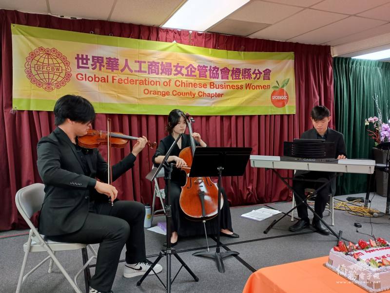 爾灣高中生(左起)葉日翔、顏辰珆、顏胤軒帶來古典樂三重奏