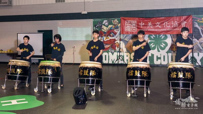 擂鼓舞演出，整齊畫一，震撼人心