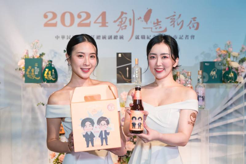 520總統就職日將近，金門酒廠偕同兩大經銷商一次推出9款紀念酒，規模堪稱歷年之最，其中包括Q版正副總統肖像精釀金門啤酒。（金門酒廠提供）（飲酒過量有害健康；酒後勿開車；未成年請勿飲酒）