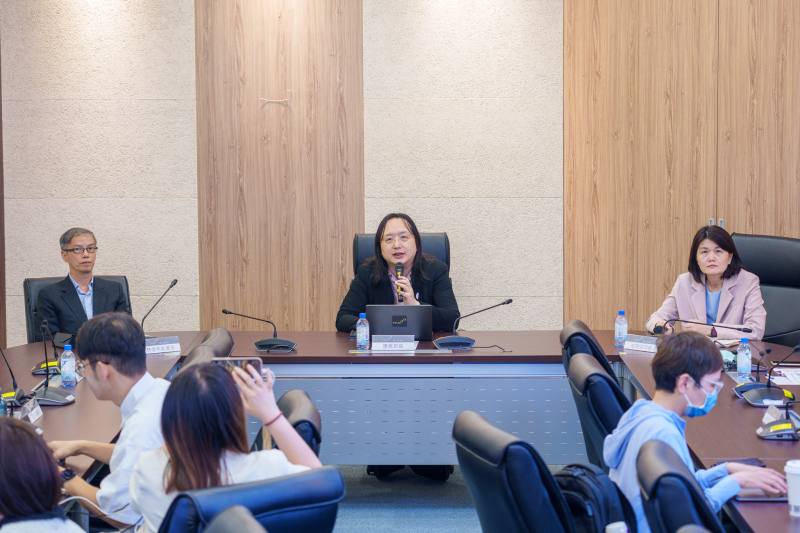 Goodbye to card readers! moda's MyData online application service no longer requires card insertion. Diverse identity verification is now more convenient.