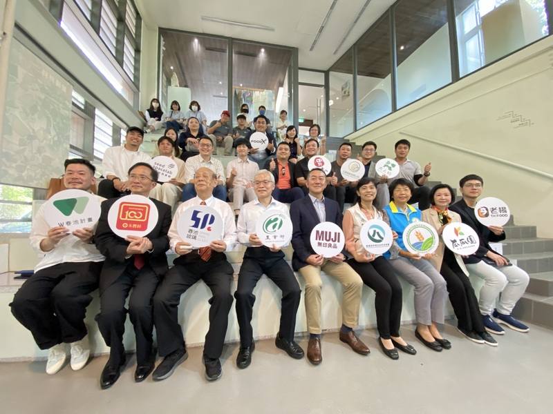 台灣無印良品9日在新竹市「春室 GLASS STUDIO」舉辦記者會，與春池玻璃共同宣布玻璃容器包裝回收再生成績外，也分享在永續發展目標（SDGs）的經驗與成果。