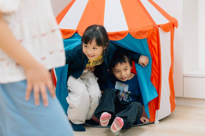 國家兩廳院推出全新預約制「演出中孩童陪伴服務」，讓孩童照顧者能放心享受表演藝術，孩子也能透過陪伴服務的課程親近藝術，為親子關係創造更多話題。（國家兩廳院提供，攝影蔡耀徵）