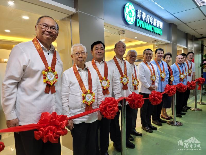 剪綵嘉賓合影留念