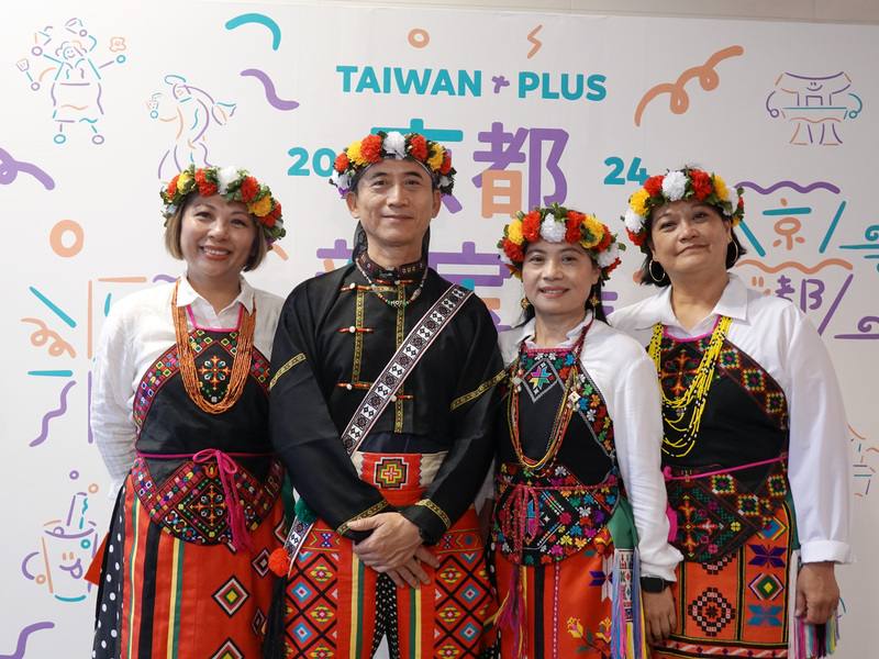 日本最大台灣文化祭TAIWAN PLUS 2024於12日落幕。普悠瑪音樂家族這次與日本的管弦樂團合作，金曲歌王陳建年（左2）認為是很難想像、榮幸的事，希望能讓日本民眾感受到原住民音樂的畫面與美。