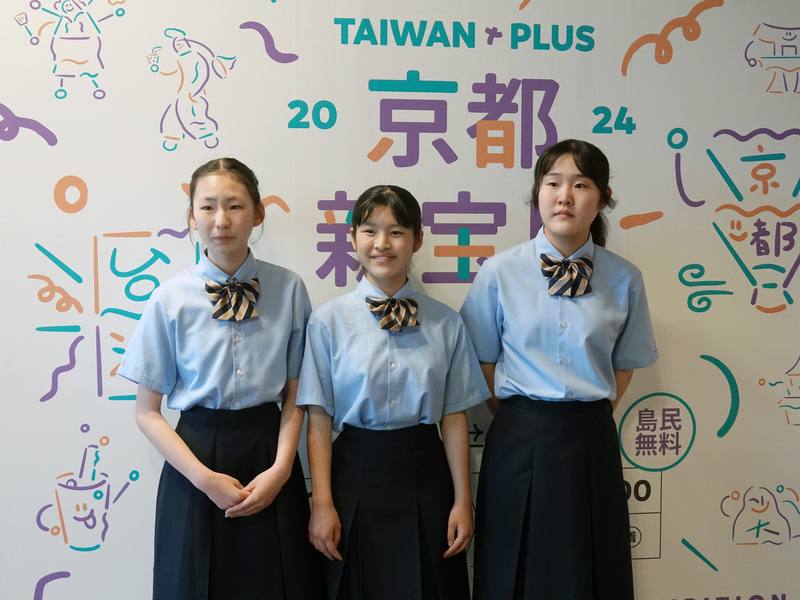京都市少年合唱團「響」隊長大八木彩衣（中）表示，能夠有這樣的機會，來到氣氛很棒的地方，在這裡唱歌的感覺很好，也讓她對台灣很有興趣，會更想要去台灣。