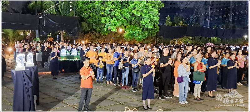 浴佛節、母親節及國際慈濟日儀式人人同持明燈虔誠祈福