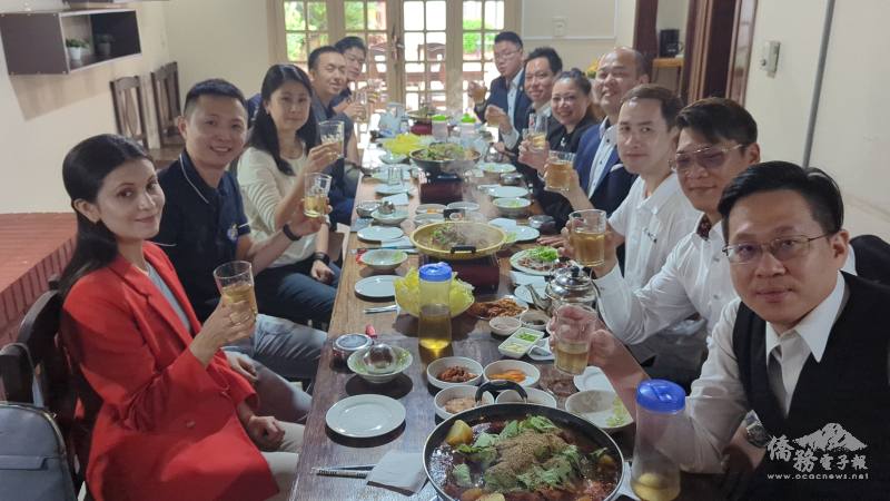 兩會共同拜會亞松森中華會館副理事長李宜樺並享用午宴