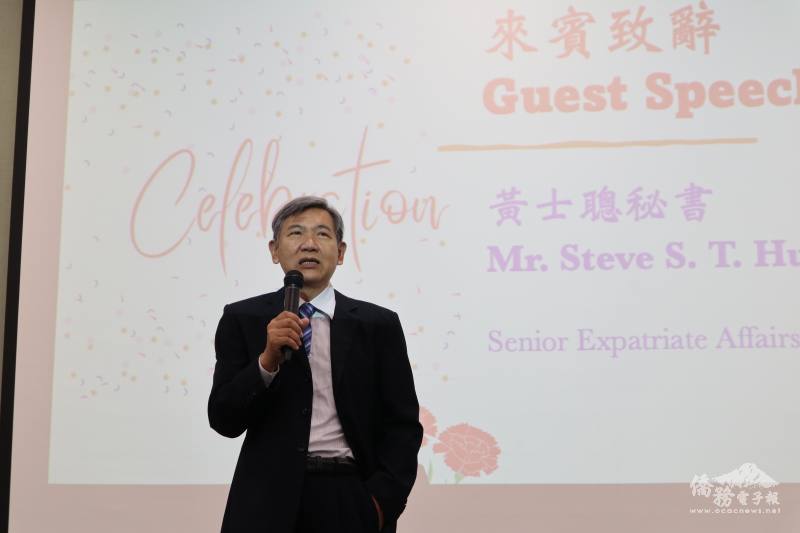 黃士聰在珊瑚泉中文學校畢業典禮致詞