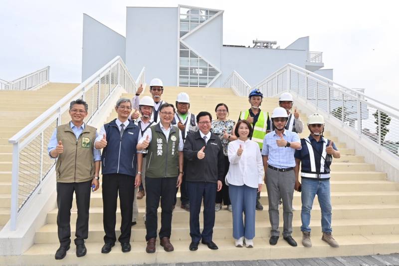 行政院副院長鄭文燦視察東港鹽埔漁港水產加工及冷鏈物流中心