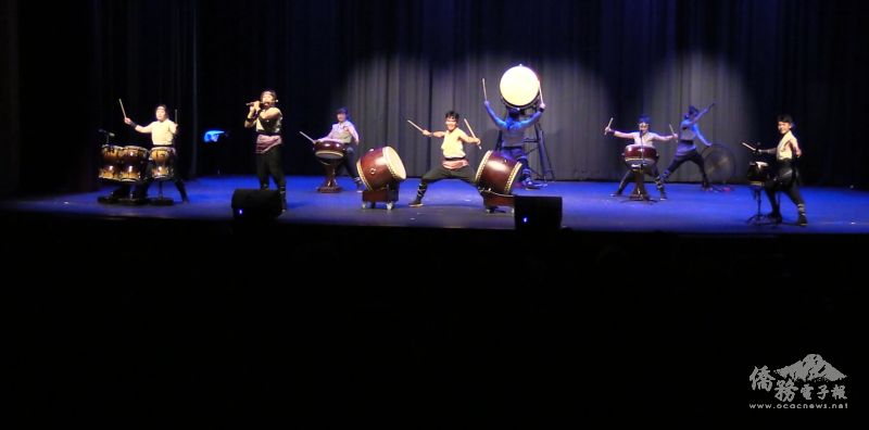 十鼓擊樂團的演出震撼人心