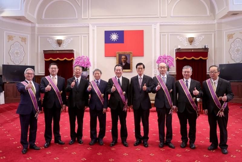 總統頒授國家安全會議秘書長顧立雄等22人勳章