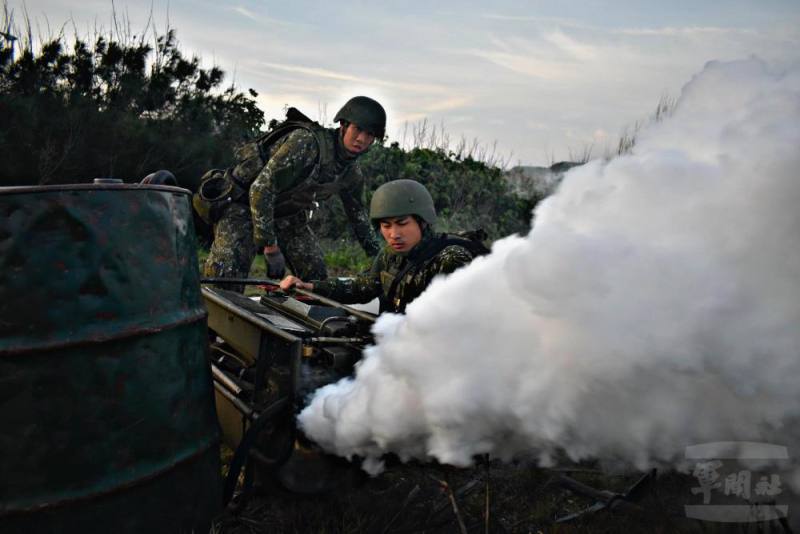 陸軍36化學兵群煙幕營日前進行基地期末鑑測