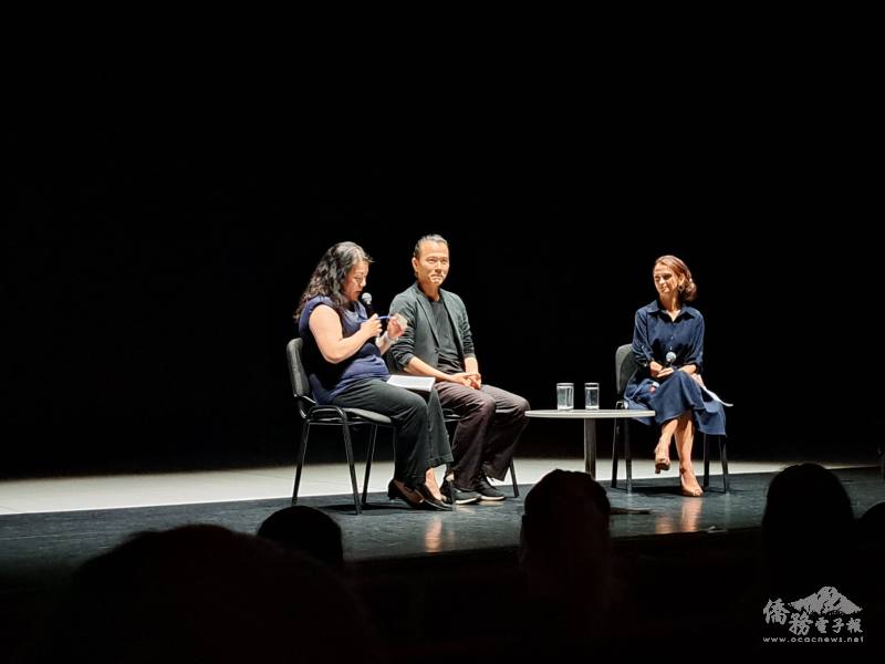 Cheng Tsung-lung, Artistic Director of Cloud Gate(centre), discussed with Jazmin Chiodi, Artistic Director of the Dublin Dance Festival (right), with interpretation provided by Dr. Elizabeth Lin (left), Guest Lecturer at Trinity Business School.