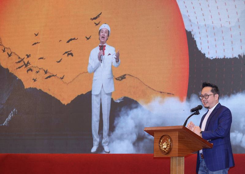 第16任總統副總統就職活動行前說明會16日在總統府舉行，文化總會祕書長李厚慶說明國宴當天透過AI技術重現已故寶島歌王文夏身影和歌聲