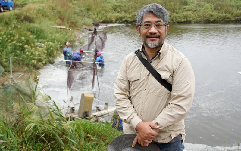 第16任總統、副總統就職國宴8道主菜日前揭曉，當中使用的黃錫鯛及白蝦來自嘉義縣漁民邱經堯（圖）的水產養殖場。（嘉義縣政府提供）