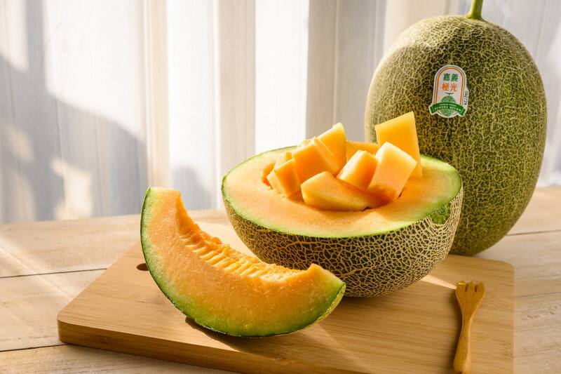 第16任總統、副總統就職國宴將把享譽國際的台灣水果端上桌，其中包含「嘉義極光哈密瓜」。嘉義縣政府17日指出，嘉義極光吃起來清脆爽口、甜而不膩，還帶有淡淡焦糖香氣，是近年水果市場新寵兒