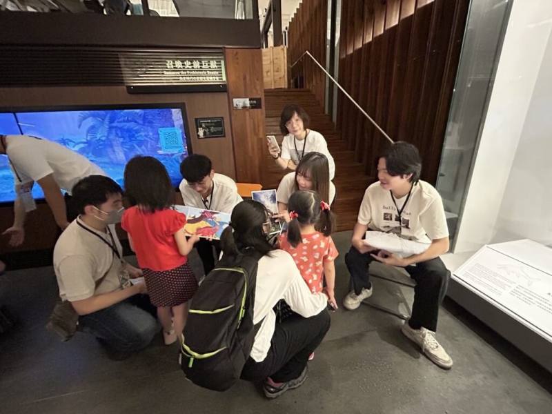 台北醫學大學開設「社會處方箋」課程，借助復健科師資培育學生，並與台灣博物館合作，以遊戲方式找回孩子的專注力。（北醫大提供）