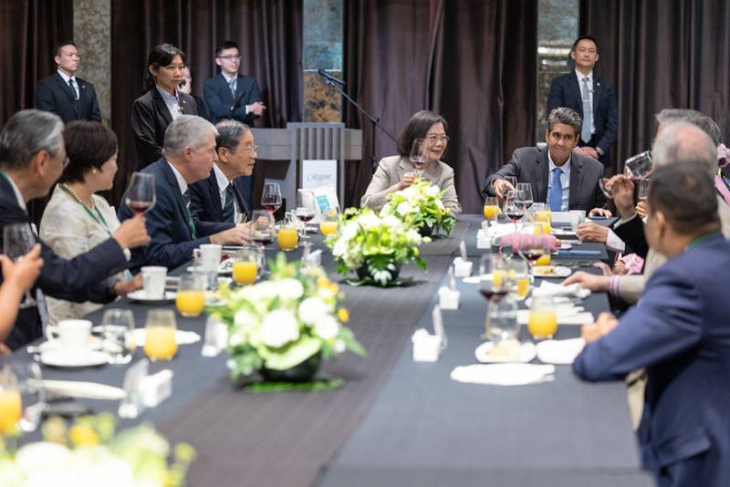 晚宴就職致賀團團長 總統致謝各國長期支持：相信新政府將在民主、自由道路上與各國自信向前 並以堅韌、民主的臺灣立足世界|外交 | 僑務電子報