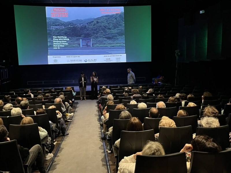 Attendees to the "Taiwán, historias desde dentro" film fest await the screening of their movie at Barcelona's Cinemes Girona cinema. Photo courtesy of the cultural division of the Taipei Economic and Cultural Representative Office in Spain