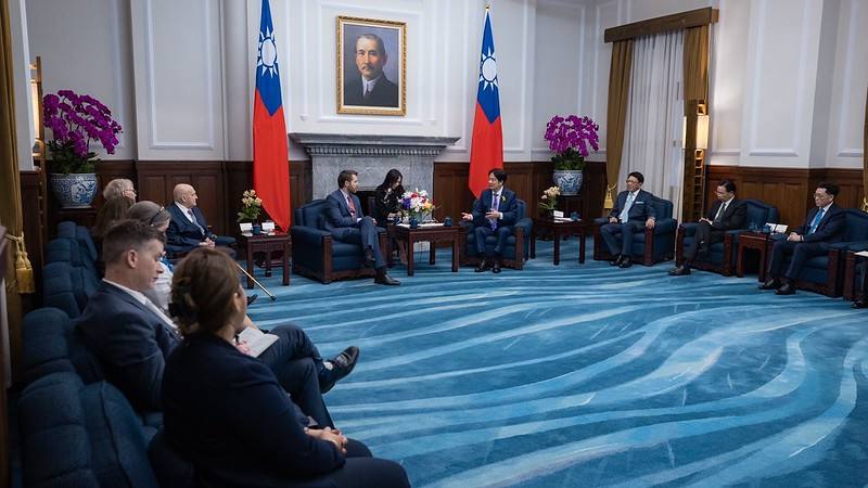 President Lai exchanges views with a delegation from the United States to attend the inauguration of the 16th-term president and vice president.