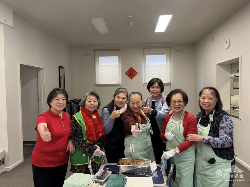 墨爾本臺灣同鄉會烹飪班邀請多位臺灣媽媽們傳授製作北部粽等美食（圖片來源：陳東榮拍攝）