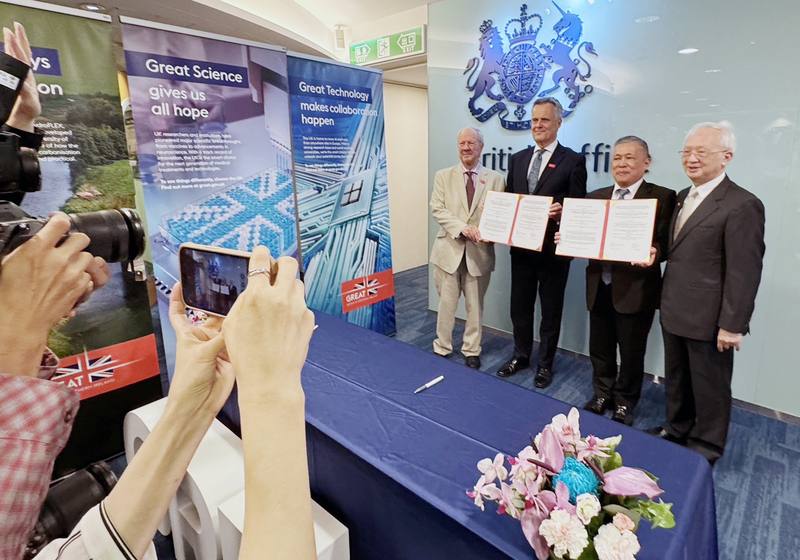 英國在台辦事處22日在台北與合作金庫創業投資股份有限公司（合庫創投）簽署新創投資合作備忘錄，合庫創投將陸續注資1000萬英鎊投資英國新創企業。