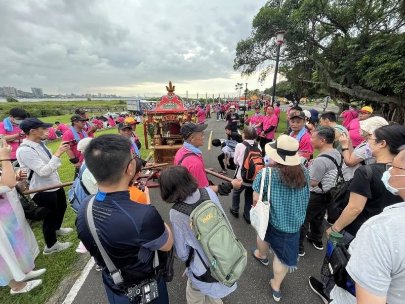 響應淡水清水巖清水祖師遶境，新北市立淡水古蹟博物館將在6月10日推出「暗訪文史走讀行」系列活動，跟著清水祖師走訪淡水街道，還有達人隨行導覽，深入感受遶境的魅力。（新北市淡水古蹟博物館提供）