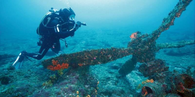There are relics of World War II aircraft in the waters off Penghu.​​ (photos by PTS Shipwrecks Taiwan)