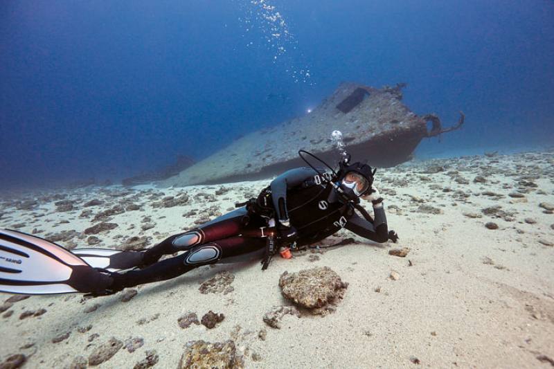 Sunny Wang is shown here at the site of the sunken ROCS Suei Yang (DDG-926) off Green Island.​​ (photos by PTS Shipwrecks Taiwan)