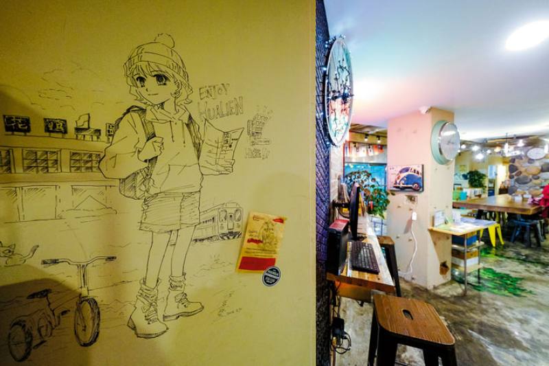 Guests depict their impressions of their visits to Hualien on a wall, making shared memories part of the living environment. ​​