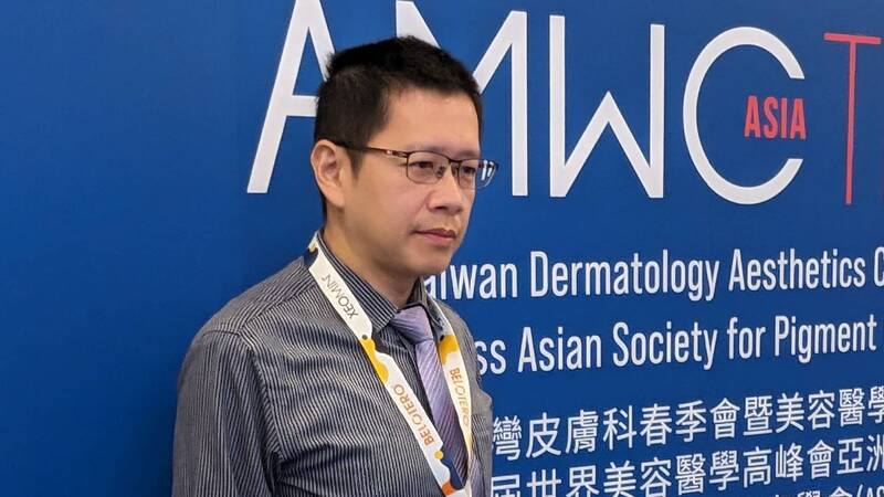 台北榮民總醫院皮膚部醫師陳志強26日表示，異位性皮膚炎等慢性皮膚疾病過去多用類固醇、抗組織胺等藥物，現在隨著生物製劑、小分子標靶藥物研發，可更快速治療疾病，讓患者更快恢復生活品質。