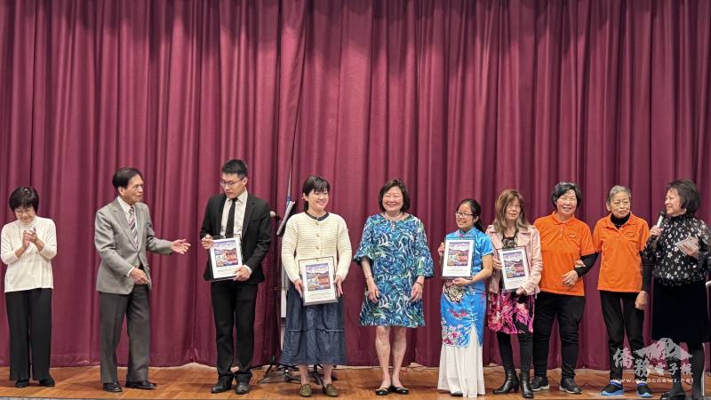 橙縣臺灣傳統週召集人呂耀勳、張欣珠、徐湛生、黃河芬及橙僑中心主任蕭蓓如頒贈僑委會表揚狀