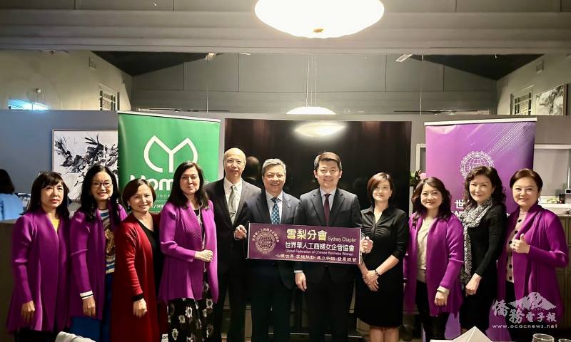 藍易振與世華團隊合影