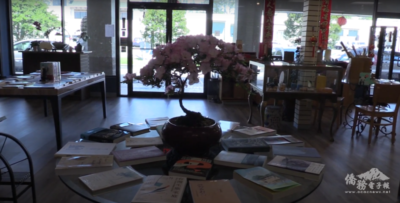 書店內空間明亮寬敞