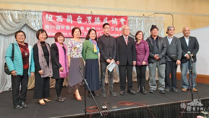 新任會長楊明君與理監事團隊合影