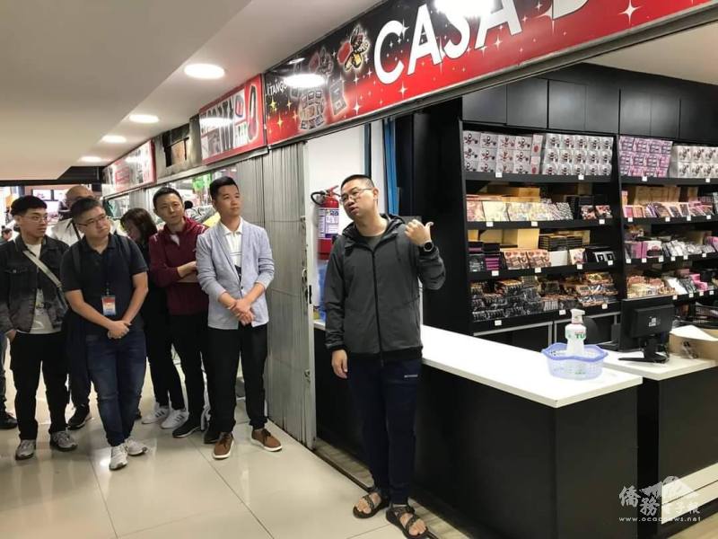 阿根廷臺灣青商會參訪巴拉圭東方市僑臺商所經營的店家（阿根廷青商會提供）