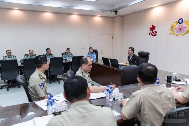 國防部長顧立雄前往憲兵指揮部履新視導