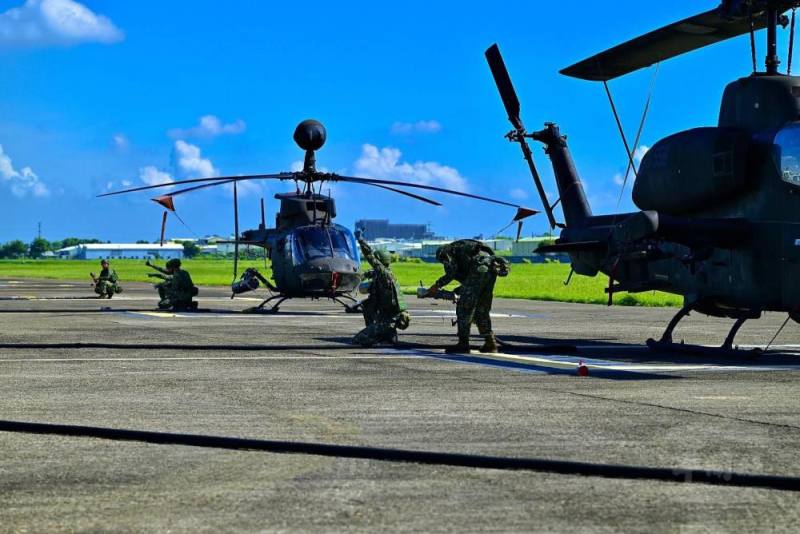 陸軍飛行訓練指揮部飛保廠油彈連熱加油動態演練。（陸軍飛訓部提供）