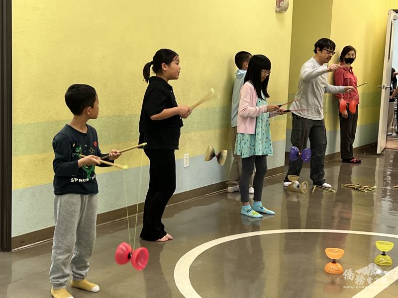 扯鈴表演展現臺灣文化