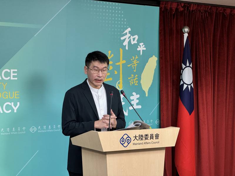 陸委會於30日下午舉行例行記者會，由副主委兼發言人梁文傑主持